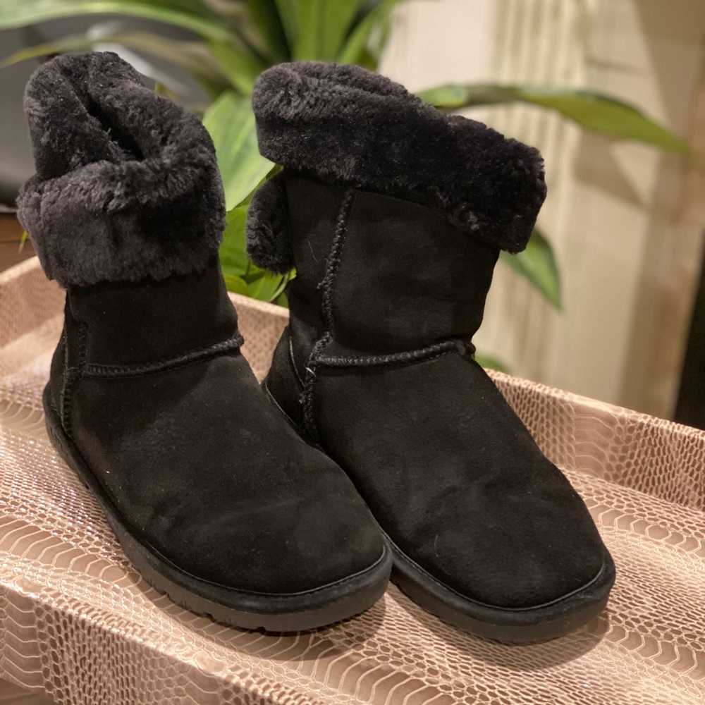 Black Furry Boots in Size 9